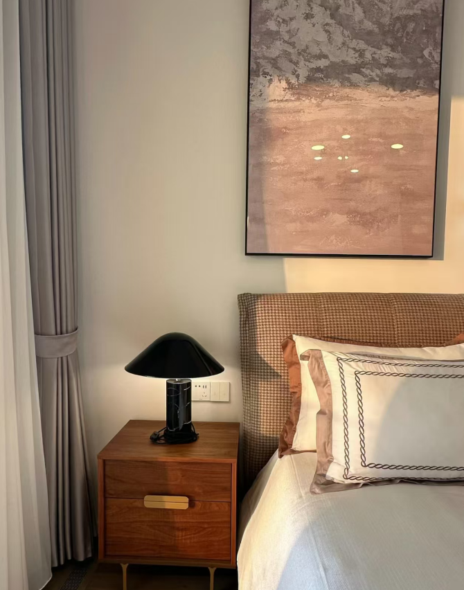 Astra Modern Table Lamp
